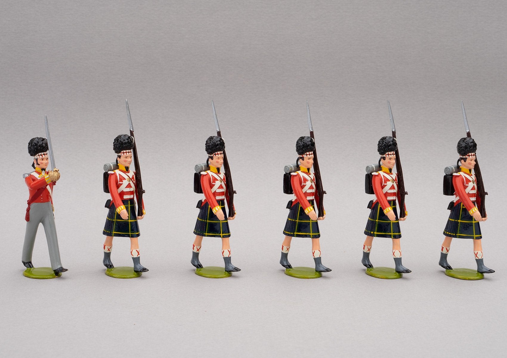 Set 116 Gordon Highlanders, Waterloo 1815 | British Infantry | Napoleonic Wars | Set of six men one officer, five men marching. Men wearing bearskin and Gordon Tartan kilts | Waterloo | © Imperial Productions | Sculpt by David Cowe
