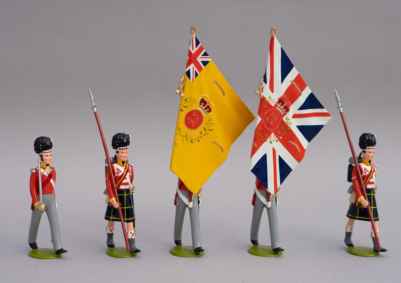 Set 122 Colour Party Gordon Highlanders, Waterloo 1815 | British Infantry | Napoleonic Wars | Colour Party; All wear the Highlander feather bonnet and Gordon tartan kilts. This set comprises a two ensigns carrying the colours, two guards, and one officer | Waterloo | © Imperial Productions | Sculpt by David Cowe