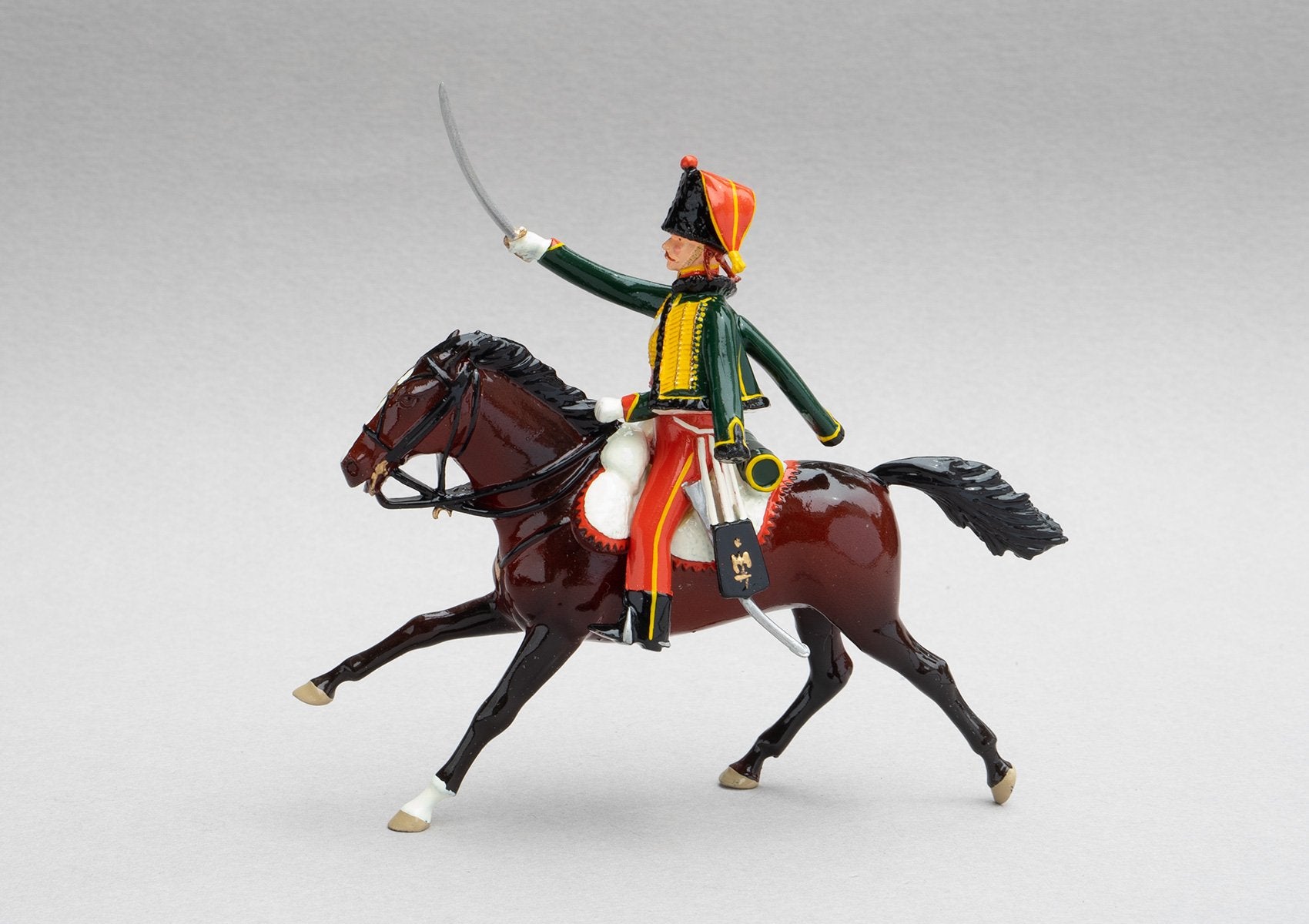 Set 150 7th Hussars | French Cavalry | Napoleonic Wars | Single mounted cavalryman with rifle and sabre. Bearskin colpack with red bag, green tunic and pelisse | Waterloo | © Imperial Productions | Sculpt by David Cowe