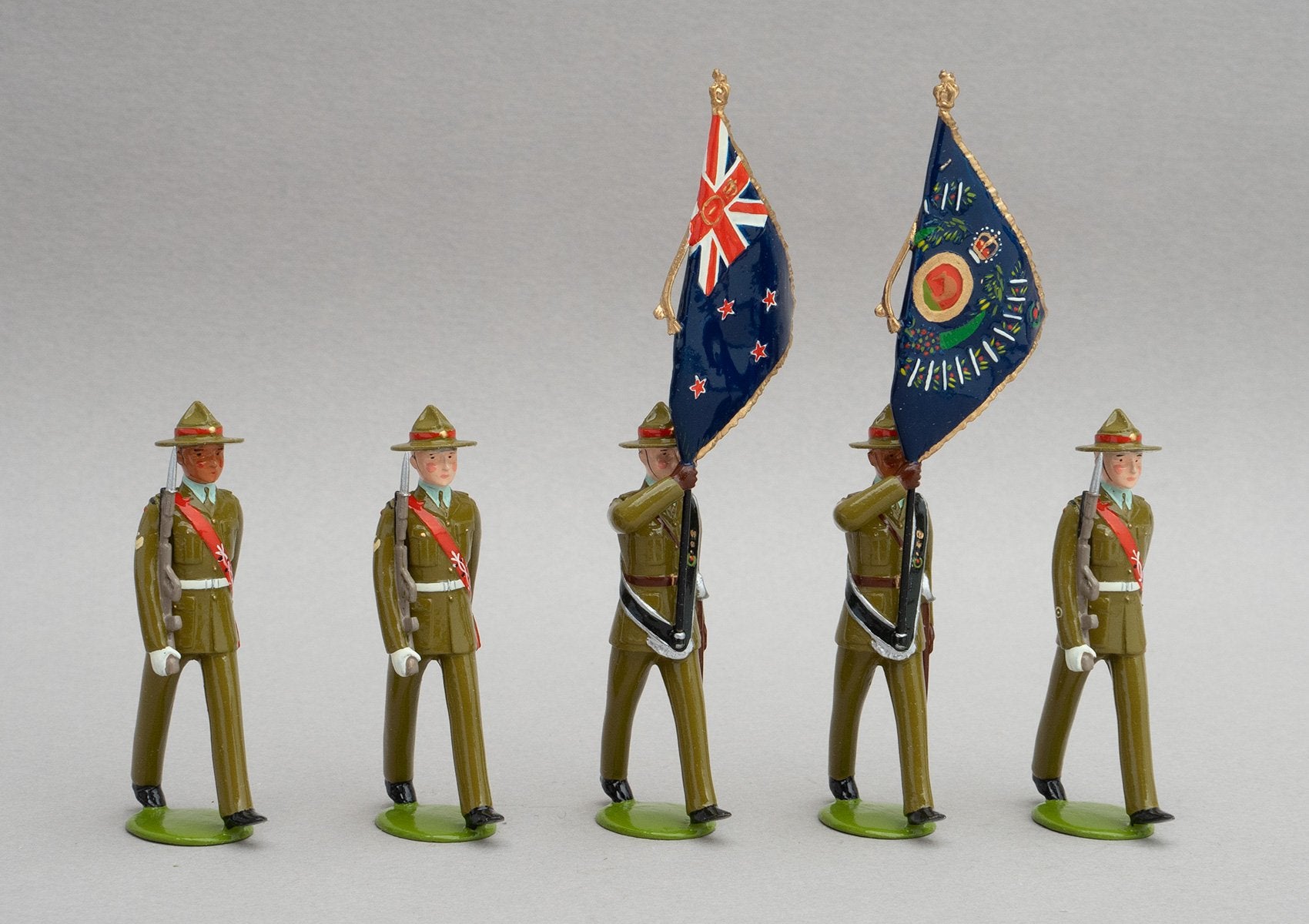 Set NZ8 1st Battalion Royal New Zealand Infantry Regiment, Colour Party | NZ Infantry | New Zealand | Colour Party, set of five men composed of two subalterns who bear the colours, a warrant officer and two colour sergeants. | © Imperial Productions | Sculpt by David Cowe