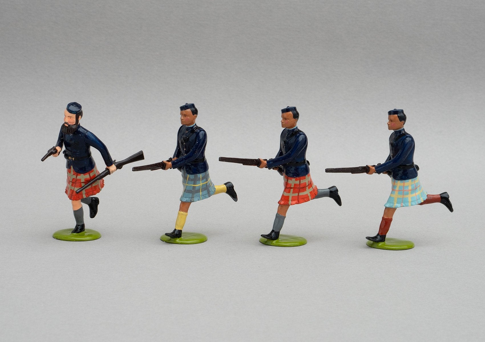 Set NZ11 Gilbert Mair & the Arawa Flying Column, 1870 | NZ Infantry | New Zealand | Set of four men Spencer carbine wearing a shawl or blanket. Arawa Flying Column, To Kooti | New Zealand Wars | © Imperial Productions | Sculpt by David Cowe