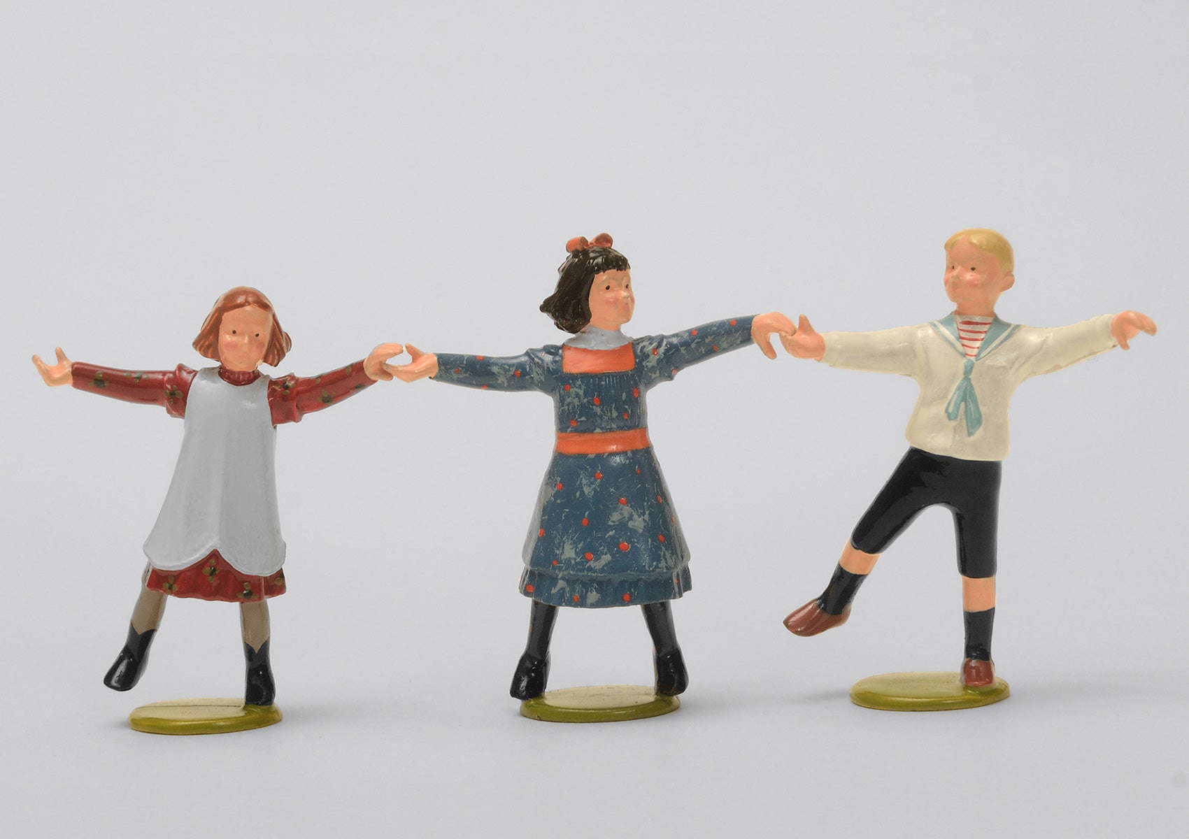 Set 60 Ring a ring o' roses | Victorian Children | Town and Around | © Imperial Productions | Sculpt by David Cowe