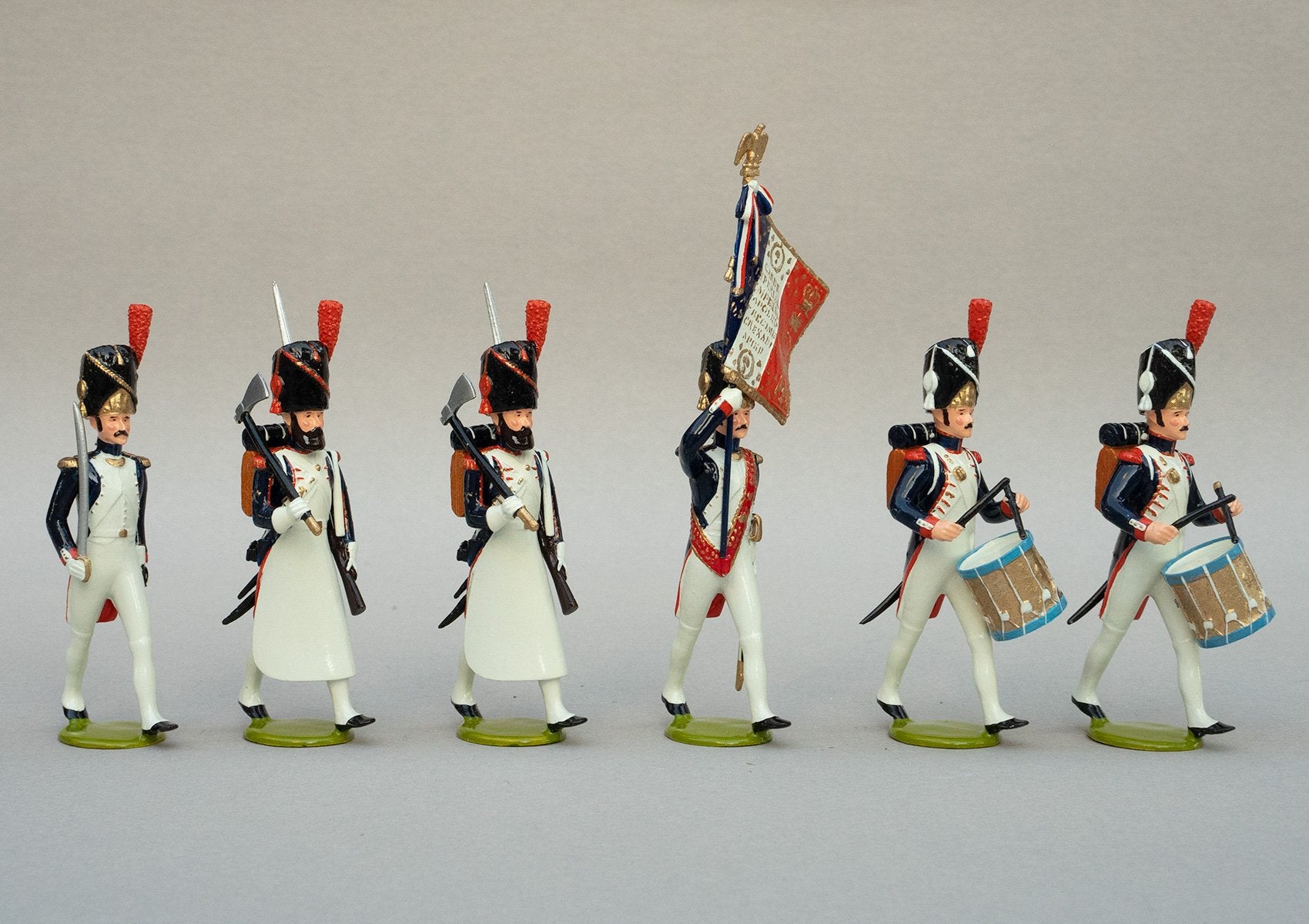 Set 110 Grenadiers à Pied, Head of Column, 1st Empire | French Infantry | Napoleonic Wars | Set of six men, one officer with sword, one ensign with colours and battle honours, two drummers and two pioneers marching | Waterloo | © Imperial Productions | Sculpt by David Cowe