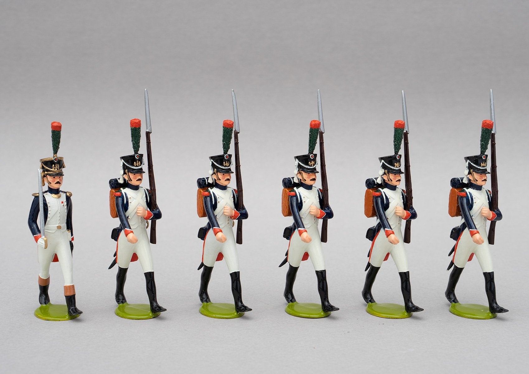 Set 124 Fusiliers-Chasseur | French Infantry | Napoleonic Wars | An elite alternative to the Old Guard.  This set has six men, one officer with sword and five men marching at slope arms | Waterloo | © Imperial Productions | Sculpt by David Cowe