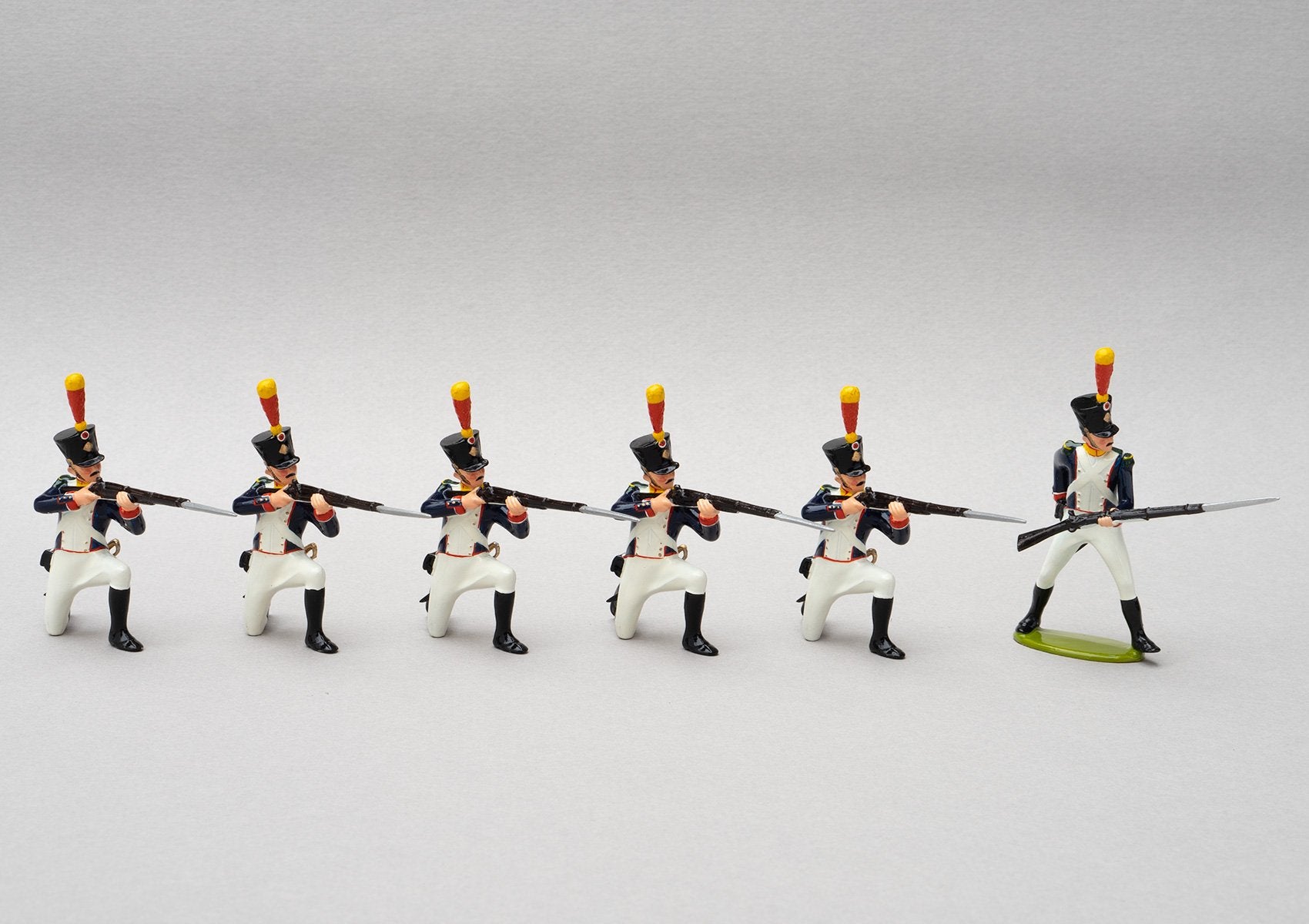 Set 137 Voltigeurs Line Infantry | French Infantry | Napoleonic Wars | Five men kneeling, one reloading | Waterloo | © Imperial Productions | Sculpt by David Cowe