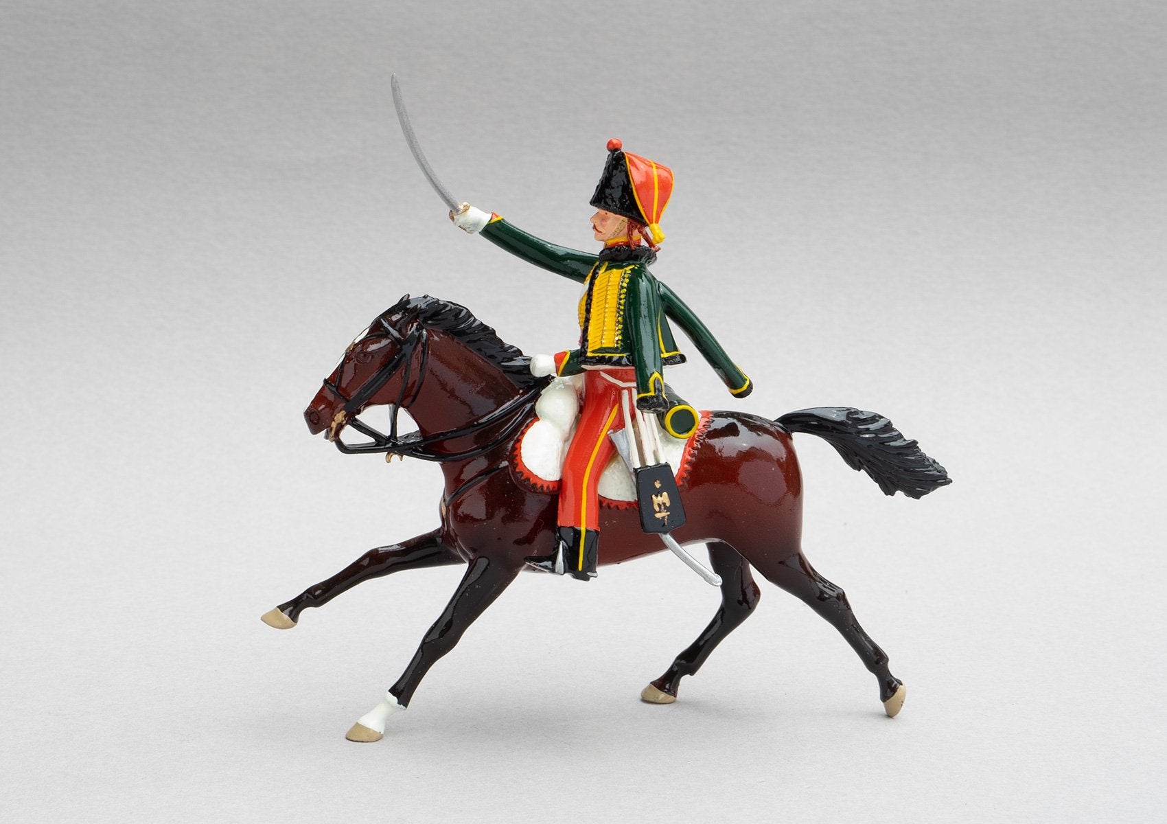 Set 150 7th Hussars  | French Cavalry | Napoleonic Wars | Single mounted cavalryman with rifle and sabre. Bearskin colpack with red bag, green tunic and pelisse | Waterloo | © Imperial Productions | Sculpt by David Cowe