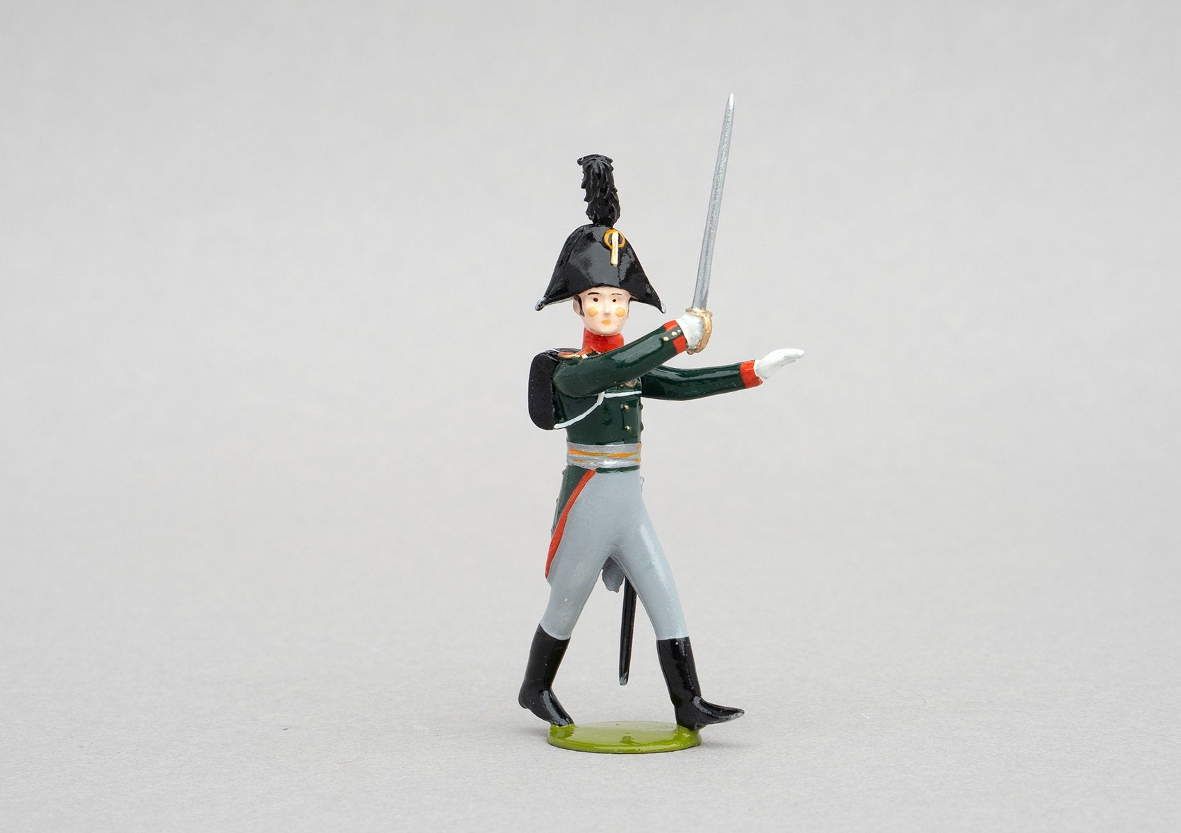 Set 151 Pavlovski Grenadiers, 1806 | Russian Infantry | Napoleonic Wars | Officer with bicorne hat and sabre | Waterloo | © Imperial Productions | Sculpt by David Cowe