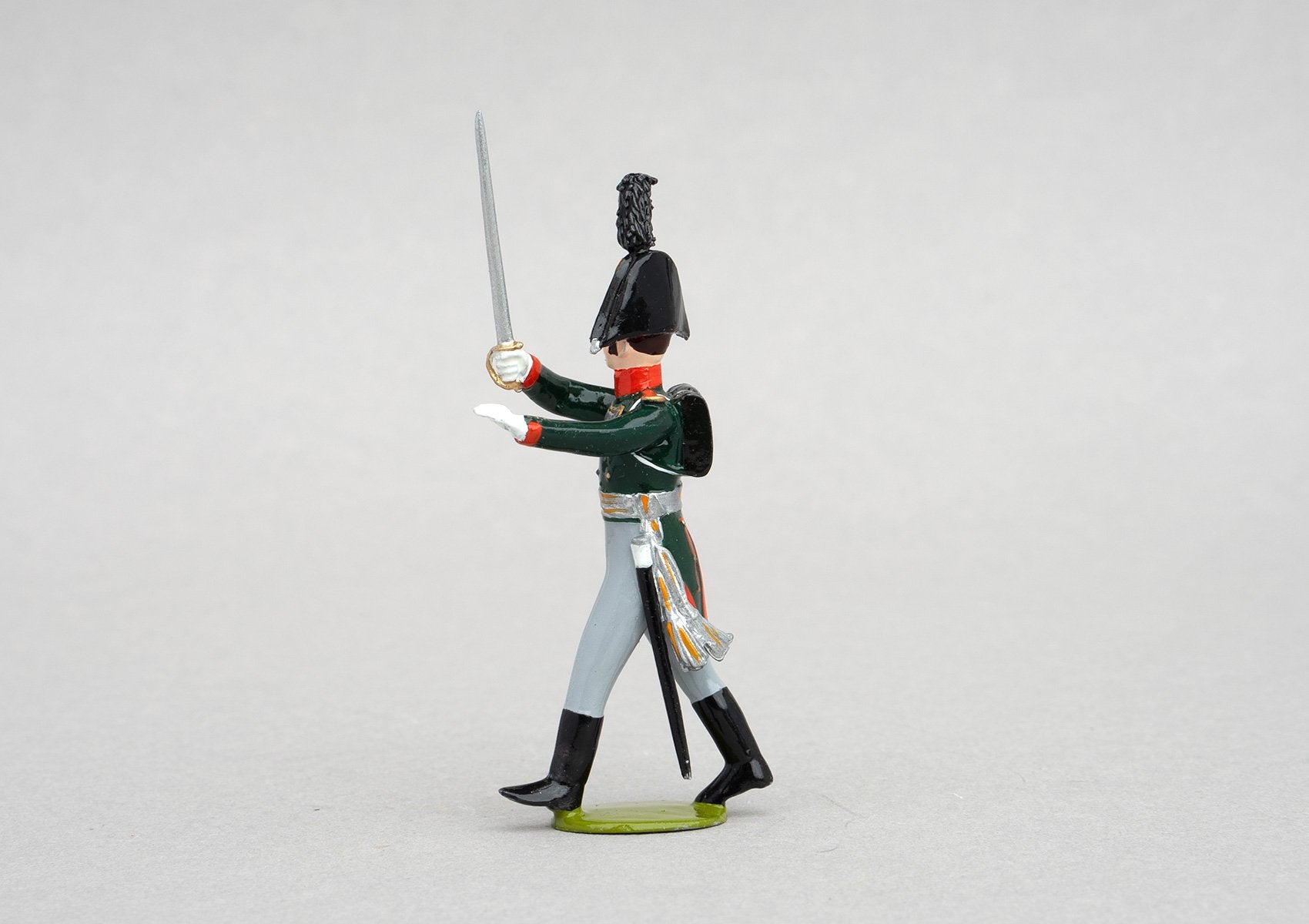 Set 151 Pavlovski Grenadiers, 1806 | Russian Infantry | Napoleonic Wars | Officer with bicorne hat and sabre | Waterloo | © Imperial Productions | Sculpt by David Cowe