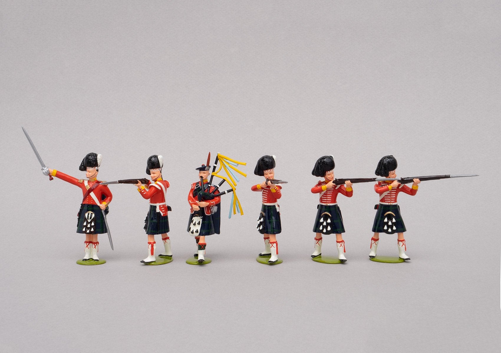 Set 80 The Thin Red Line 1854 | British Infantry | Crimean War | 93rd (Sutherland) Highlanders. One officer, one piper and four men standing firing. | Balaclava, Sevastapol, Alma | © Imperial Productions | Sculpt by David Cowe