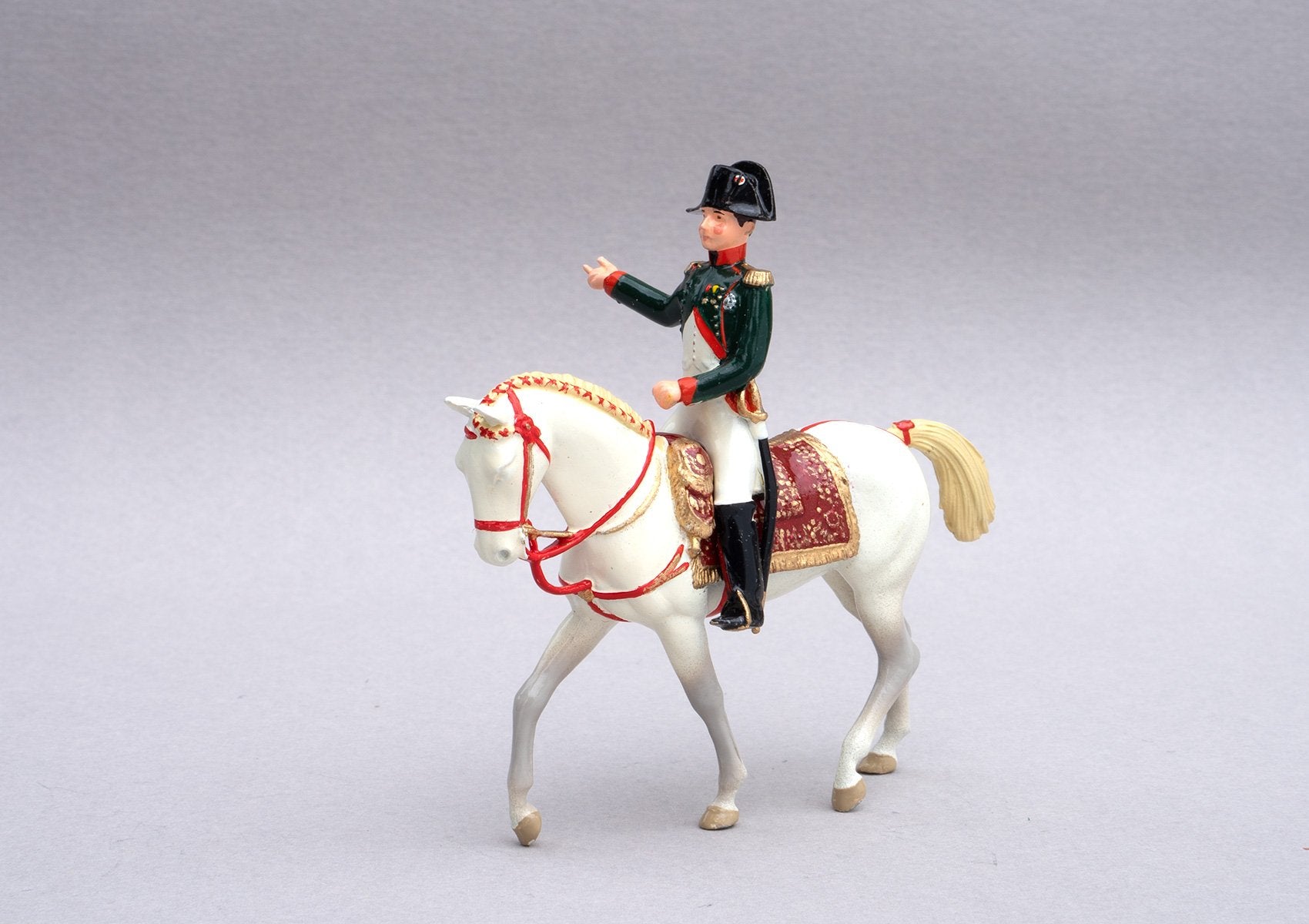 Set 93 Napoleon, 1st Emperor of France | French | Napoleonic Wars | Bicorne hat and chasseur a cheval uniform. Riding his famous warhorse, Marengo | Waterloo | © Imperial Productions | Sculpt by David Cowe