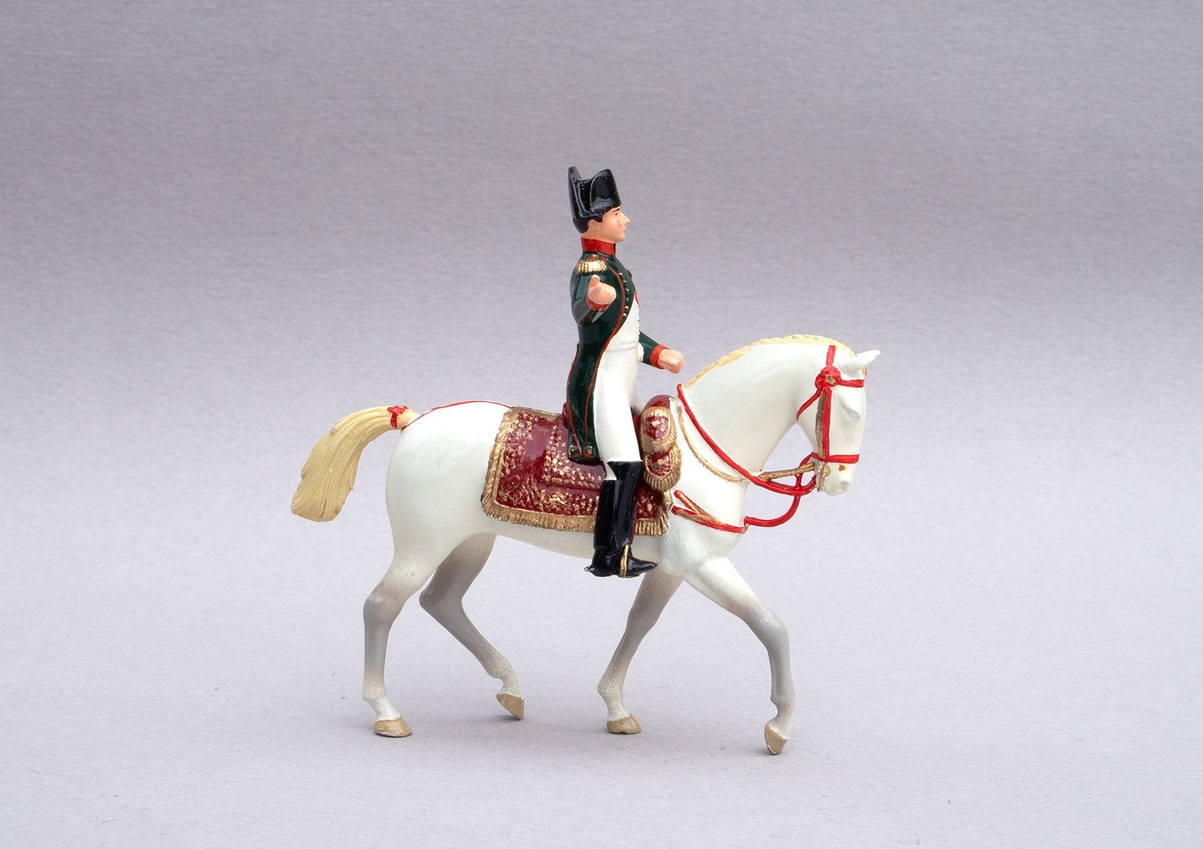 Set 93 Napoleon, 1st Emperor of France | French | Napoleonic Wars | Bicorne hat and chasseur a cheval uniform. Riding his famous warhorse, Marengo | Waterloo | © Imperial Productions | Sculpt by David Cowe