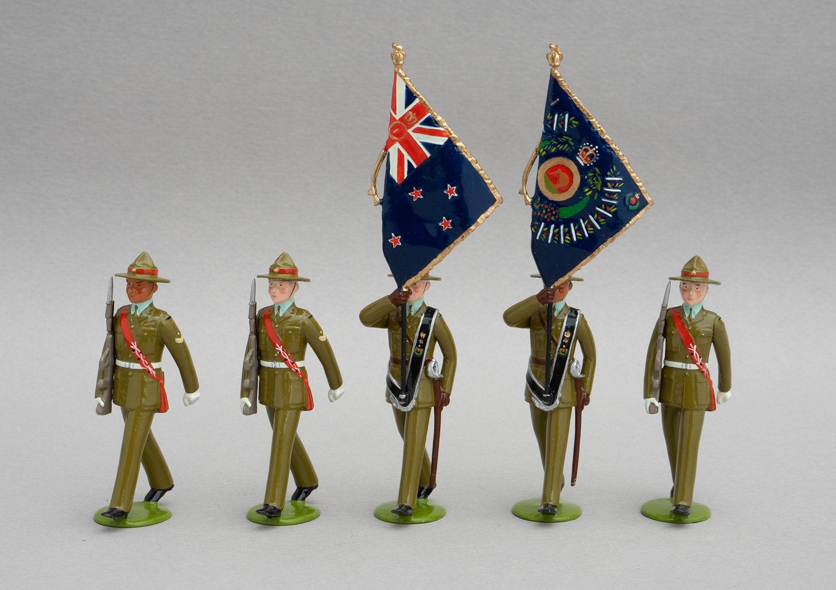 Set NZ8 1st Battalion Royal New Zealand Infantry Regiment, Colour Party | NZ Infantry | New Zealand | Colour Party, set of five men composed of two subalterns who bear the colours, a warrant officer and two colour sergeants. | © Imperial Productions | Sculpt by David Cowe