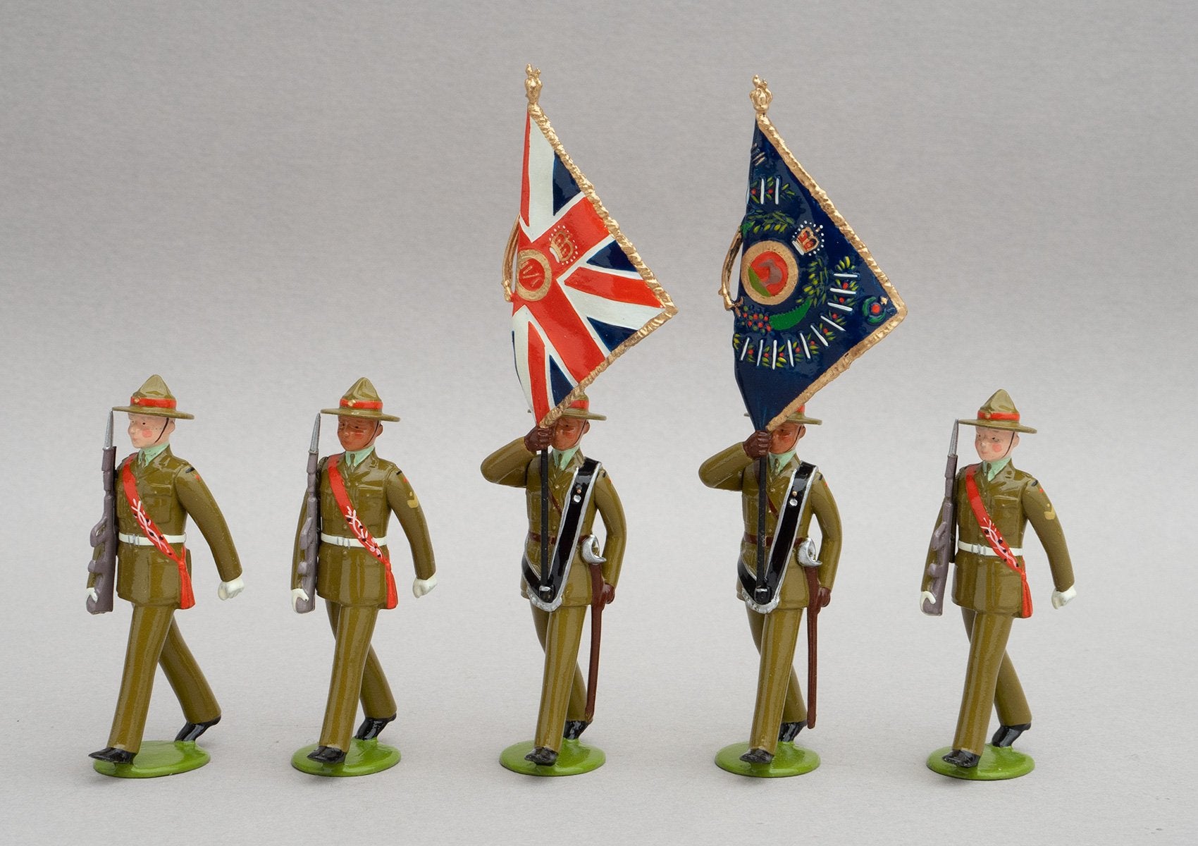Set NZ9 2nd/1st Battalion Royal New Zealand Infantry Regiment, Colour Party | NZ Infantry | New Zealand | Colour Party, set of five men composed of two subalterns who bear the colours, a warrant officer and two colour sergeants. | © Imperial Productions | Sculpt by David Cowe