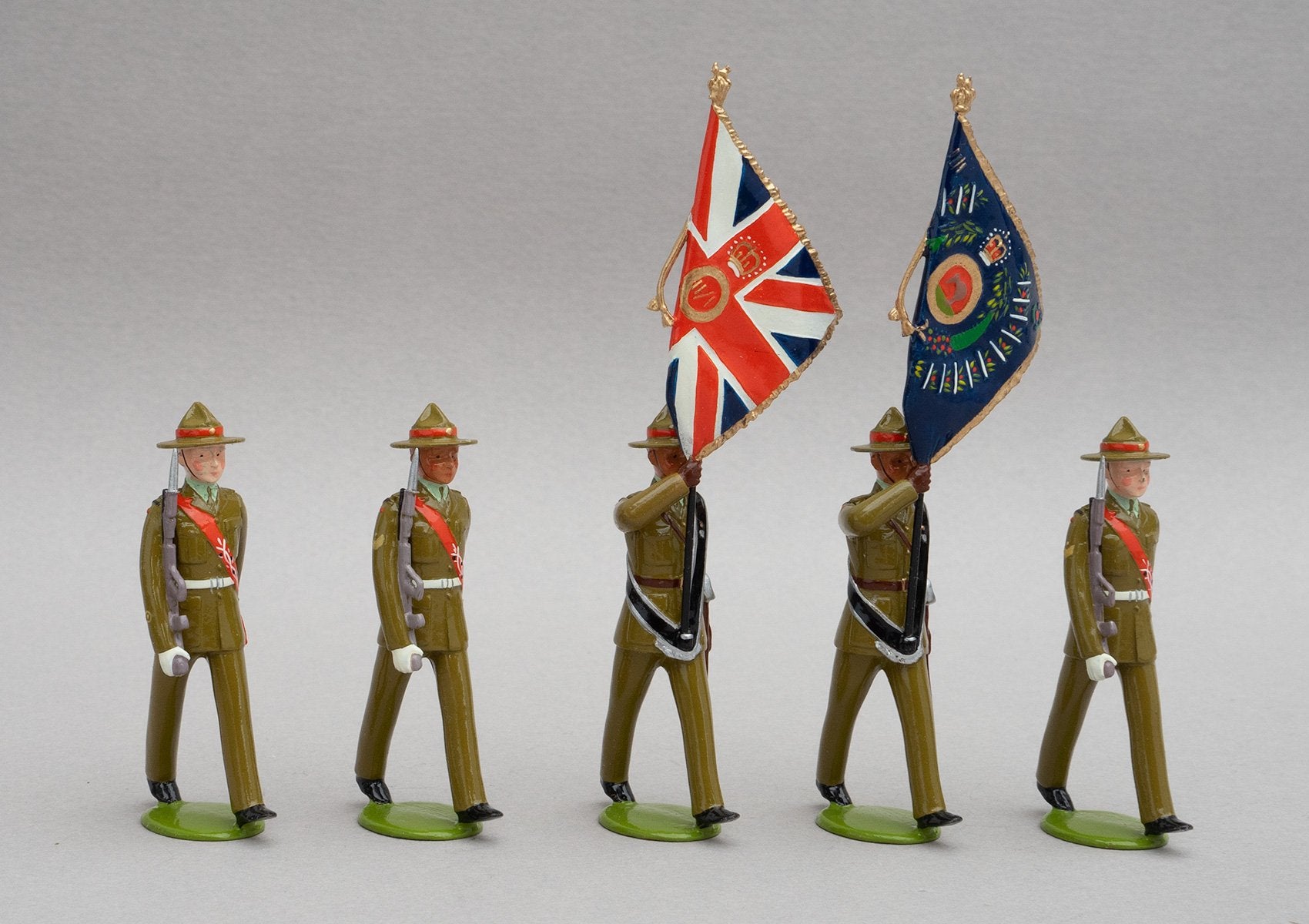 Set NZ9 2nd/1st Battalion Royal New Zealand Infantry Regiment, Colour Party | NZ Infantry | New Zealand | Colour Party, set of five men composed of two subalterns who bear the colours, a warrant officer and two colour sergeants. | © Imperial Productions | Sculpt by David Cowe