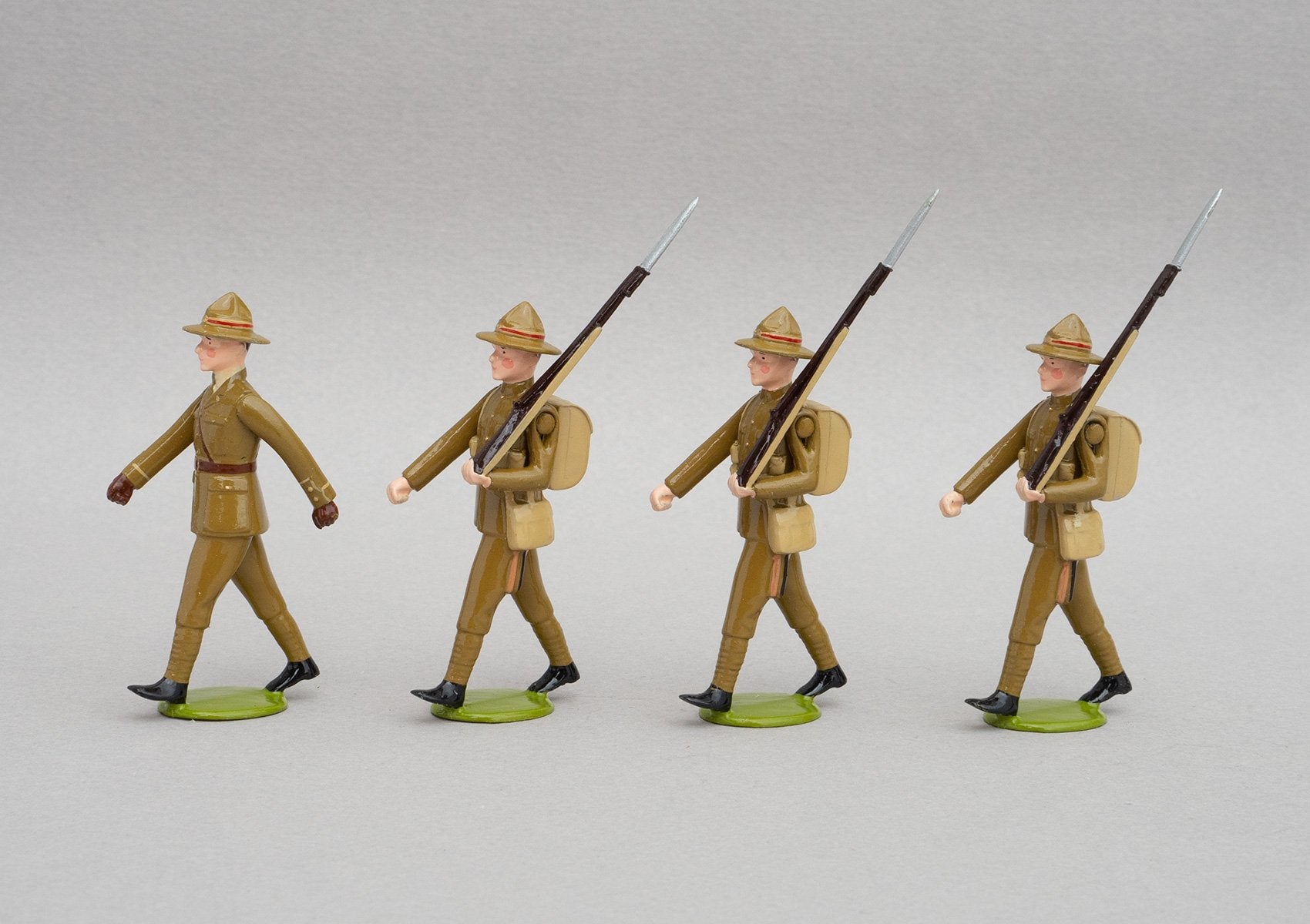 Set NZ4 NZ Infantry, France WWI | NZ Infantry | New Zealand | Set of four men, one officer, three men marching | WW1, Somme, Ypres, Arras, Western Front, Messines, Broodseinde, Passchendaele, Bapaume, Le Quesnoy | © Imperial Productions | Sculpt by David Cowe