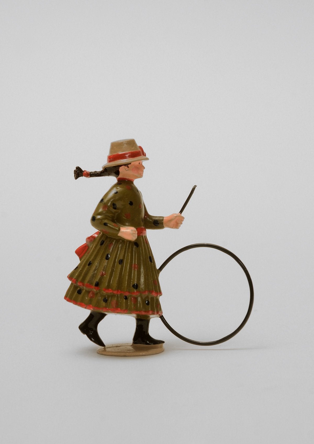 Set 02 Girl with hoop | Victorian Children | Town and Around | © Imperial Productions | Sculpt by David Cowe