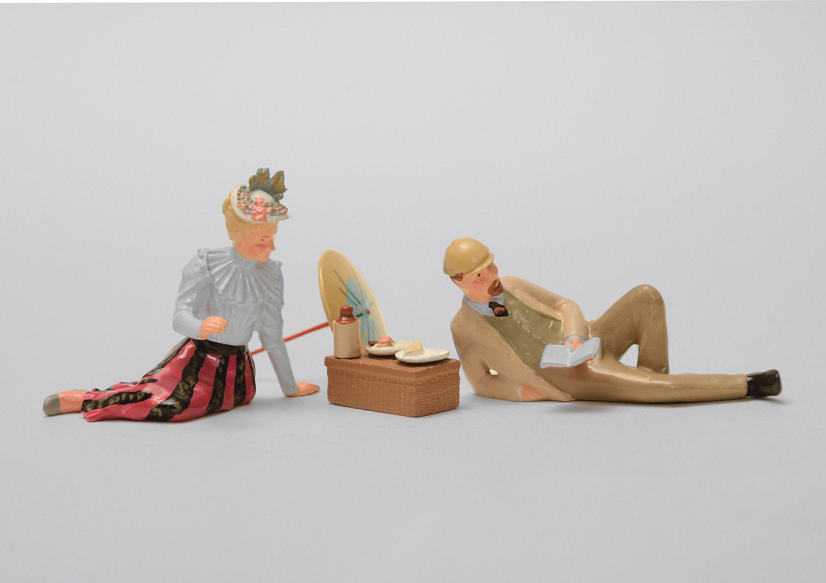 Set 37 The Picnic | Victorian Couple | Town and Around | © Imperial Productions | Sculpt by David Cowe