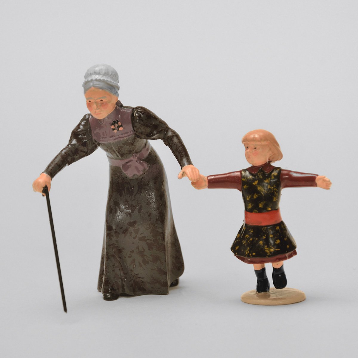 Set 44 Grandma | Victorian Lady and Children | Town and Around | © Imperial Productions | Sculpt by David Cowe