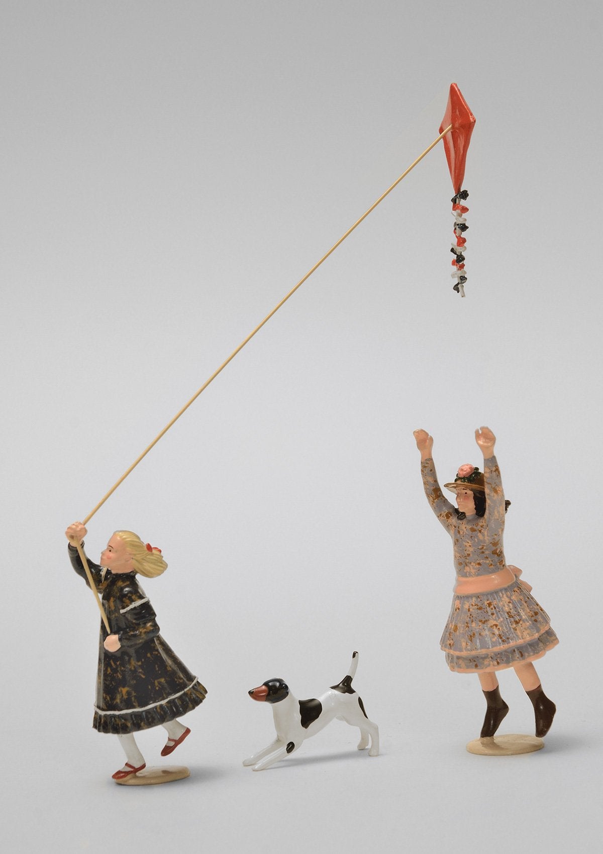 Set 07 Two girls with dog and kite | Victorian Children and Animals | Town and Around | © Imperial Productions | Sculpt by David Cowe